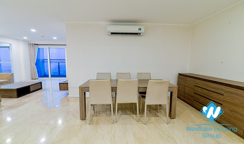 Fully furnished 154m high floor apartment for rent
